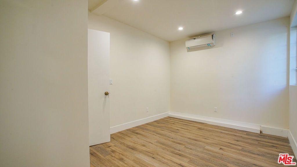 listing image 130728555073470567679