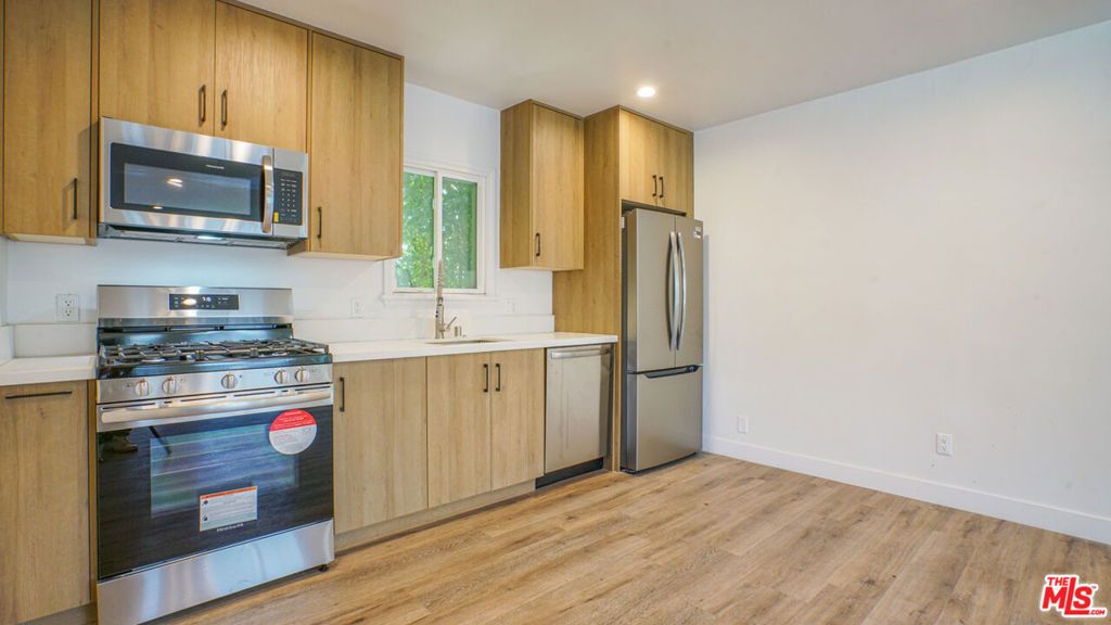 listing image 130729550394672028586