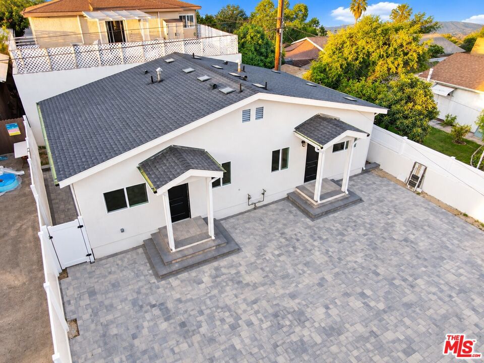 559 Oak Street