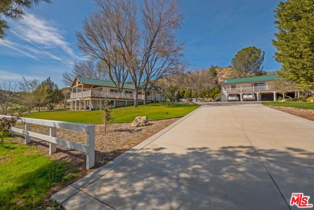 Photo of 29433 Highway 33 Highway, Maricopa, CA 93252 (MLS # 26666325)