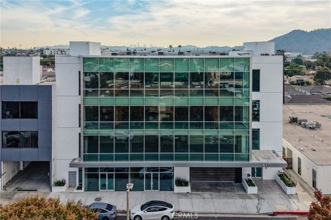 Photo of 606 W Broadway, Glendale, CA 91204 (MLS # GD26036990)