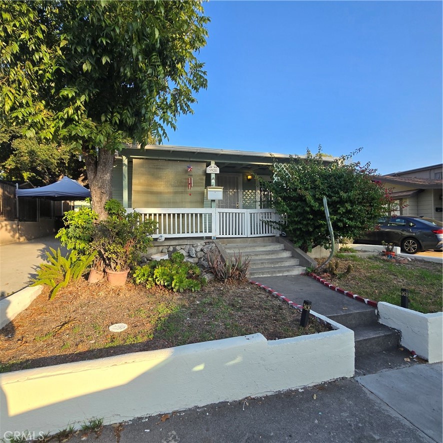 3928 La Crescenta Avenue