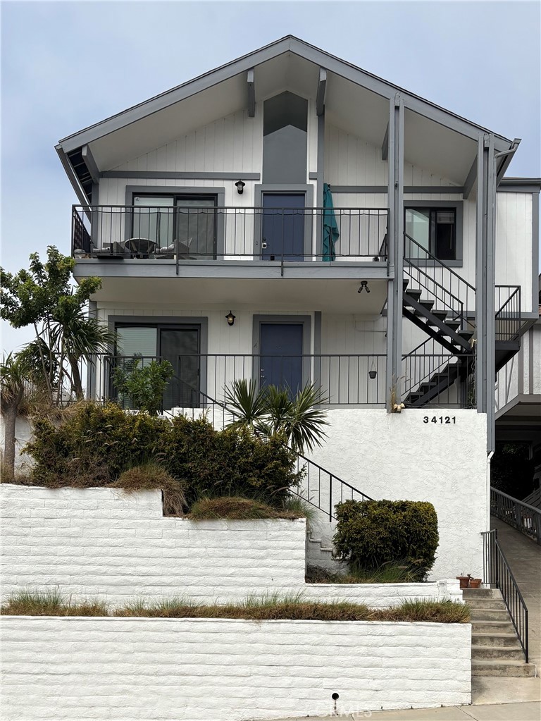 This 2 bedroom 2 full bath property in the heart of the Dana Point Lantern District has been freshly painted & is ready for immediate move in. This bright & airy beach close unit features a Peek A Boo ocean view from the front balcony & primary bedroom. Featuring laminate floors through out, ceiling fans & ensuite bathroom in the primary as well as its own 2 car garage and washer dryer hookups in the back of the property. Included in the rental price is water, trash, landscaping.