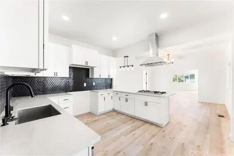 MLS: OC25257296