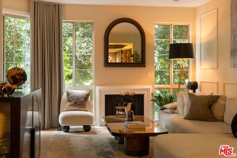 Photo of 585 N Rossmore Avenue #407, Los Angeles, CA 90004 (MLS # 26663899)