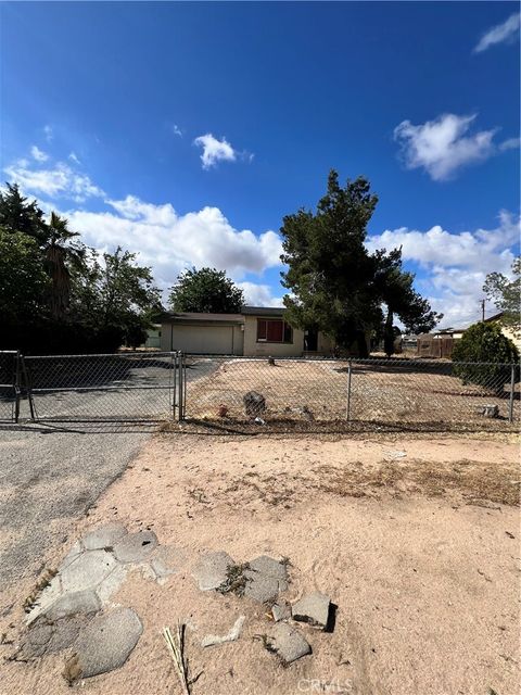 Photo of 16345 Cashew St, Hesperia, CA 92345 (MLS # HD26080379)