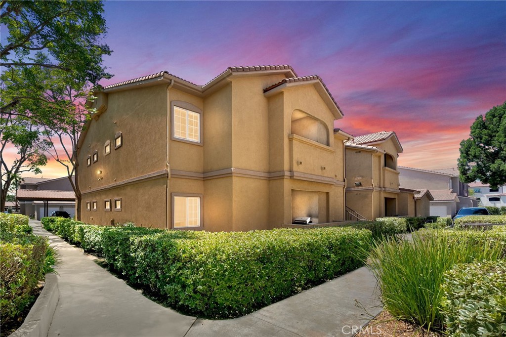 Welcome to this beautifully updated condo offering comfort, convenience, and clean, turn kley living. Freshly painted, new carpet, new floors. The kitchen is equipped with all new appliances, including washer and dryer, making it move-in ready with peace of mind. Enjoy two generously sized bedrooms, each with its own large walk-in closet for ample storage, and two FULL bathrooms. The open floor plan offers a great layout for both everyday living and entertaining.
Ideally located just 2 minutes from the freeway and a short drive to the vibrant shops and restaurants of Murrieta and Temecula, this home provides the perfect blend of accessibility and lifestyle. The Reserves at Madison Park community offers assigned covered carport parking and guest parking, ensuring convenience for you and your visitors. Great amenities, including a pool, gym, parks, and more. Don’t miss this fantastic opportunity to own a newly upgraded condo in a highly sought-after neighborhood!