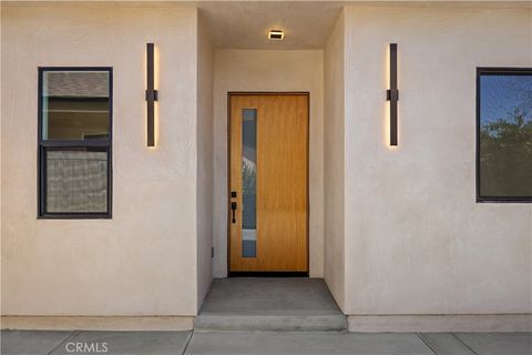 6948 Amestoy Avenue Lake Balboa CA 91406