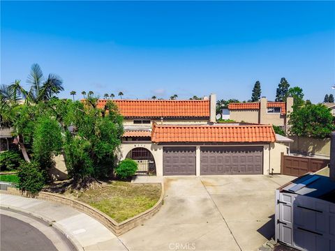 8111 Dartmoor Dr Huntington Beach CA 92646