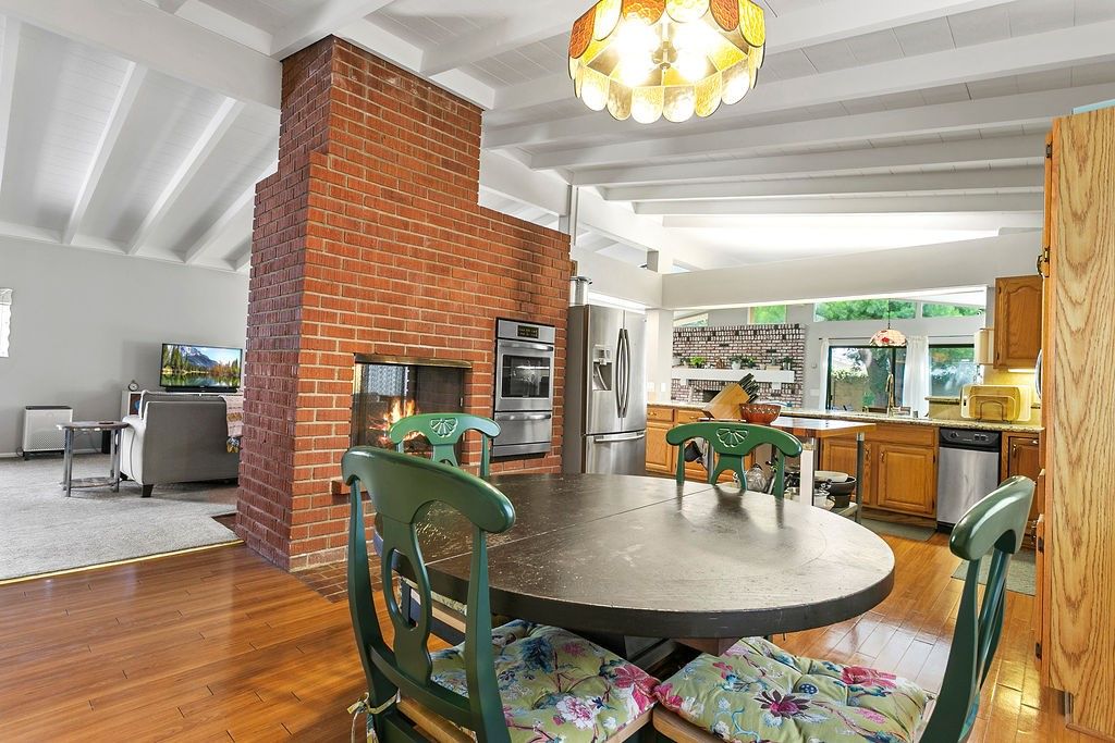listing image 130728154067635234997