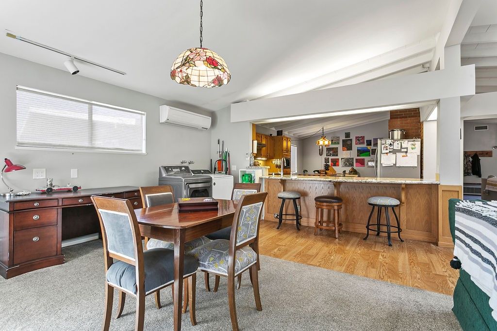 listing image 130723794502715544593
