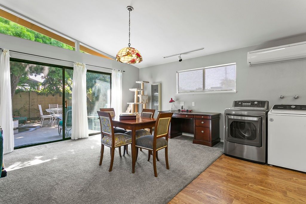 listing image 130724292922453589398