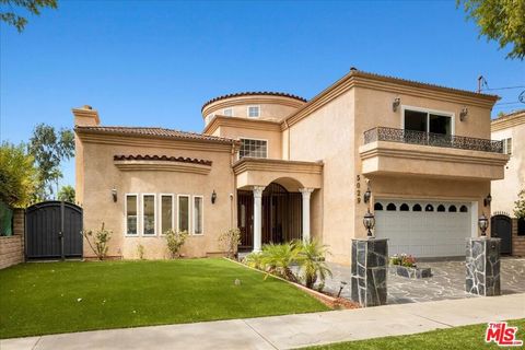 Photo of 5029 Lemona Avenue, Sherman Oaks, CA 91403 (MLS # 26845379)
