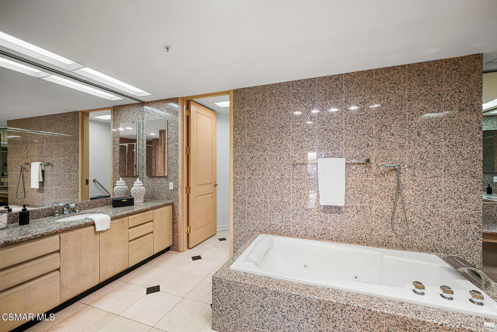 Los Angeles, California, 90024, United States, 3 Bedrooms Bedrooms, ,4 BathroomsBathrooms,Residential,Active,2020549