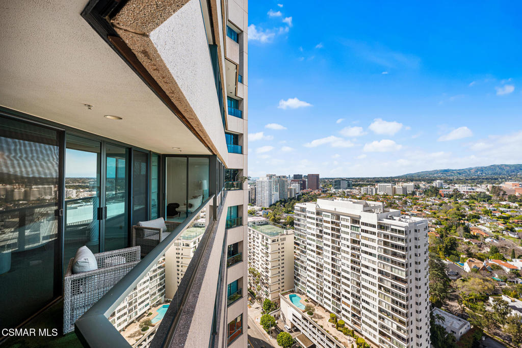 Los Angeles, California, 90024, United States, 3 Bedrooms Bedrooms, ,4 BathroomsBathrooms,Residential,Active,2020549