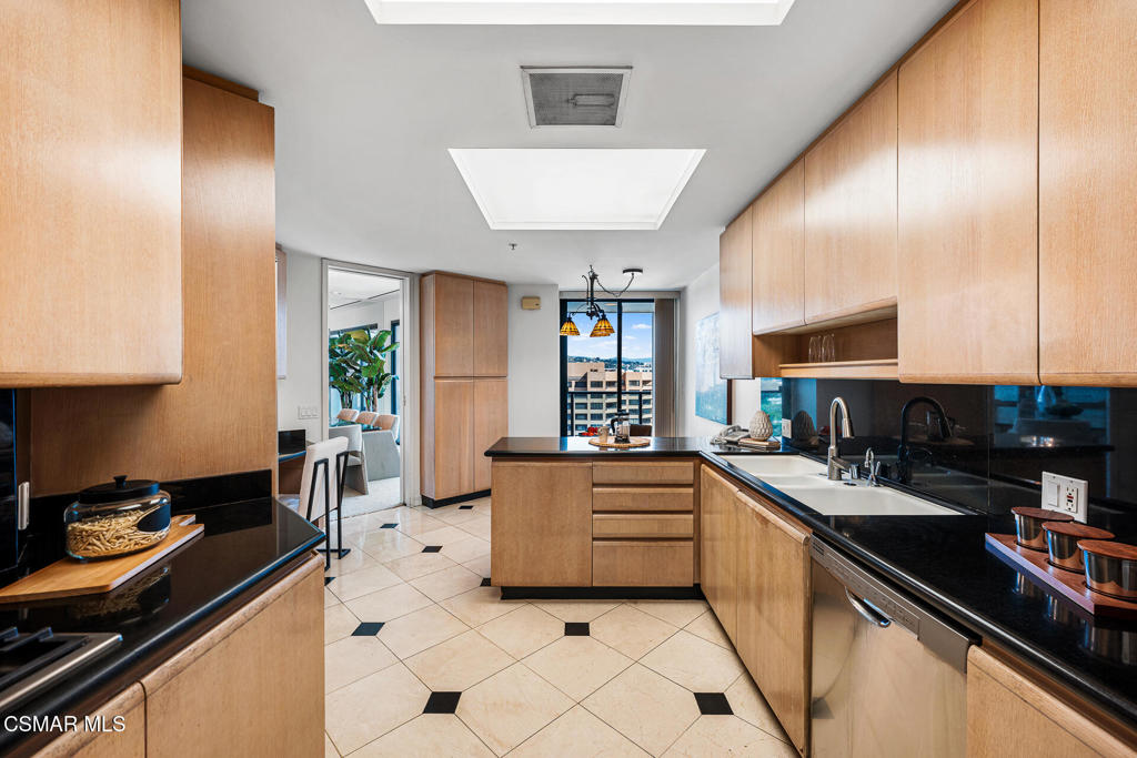 Los Angeles, California, 90024, United States, 3 Bedrooms Bedrooms, ,4 BathroomsBathrooms,Residential,Active,2020549