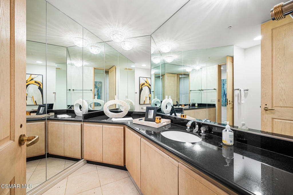 Los Angeles, California, 90024, United States, 3 Bedrooms Bedrooms, ,4 BathroomsBathrooms,Residential,Active,2020549