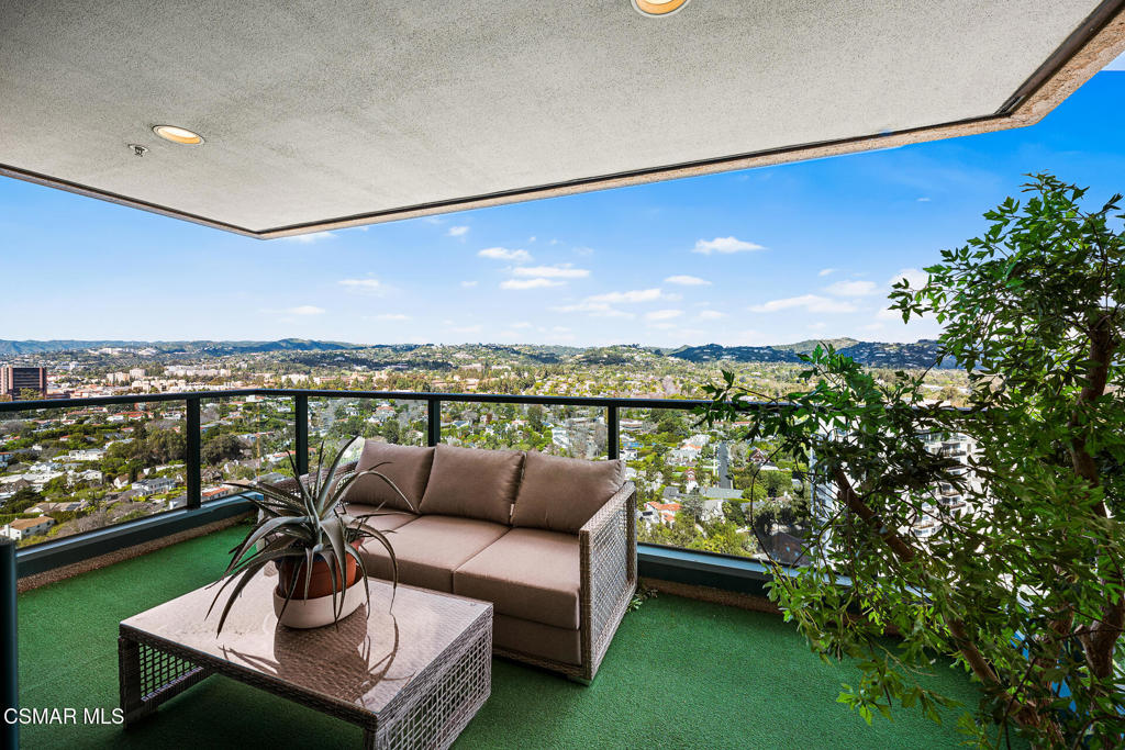 Los Angeles, California, 90024, United States, 3 Bedrooms Bedrooms, ,4 BathroomsBathrooms,Residential,Active,2020549