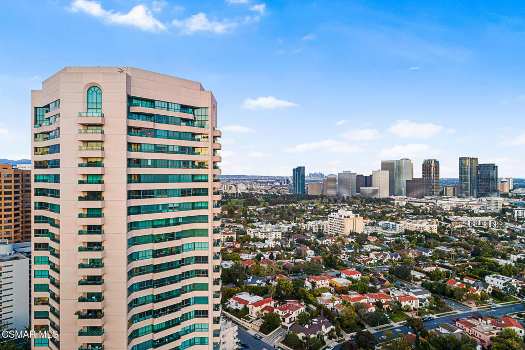Los Angeles, California, 90024, United States, 3 Bedrooms Bedrooms, ,4 BathroomsBathrooms,Residential,Active,2020549