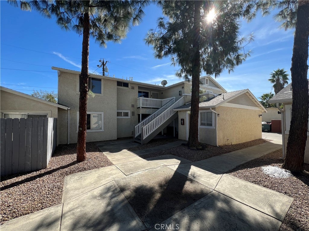 955 W Devonshire