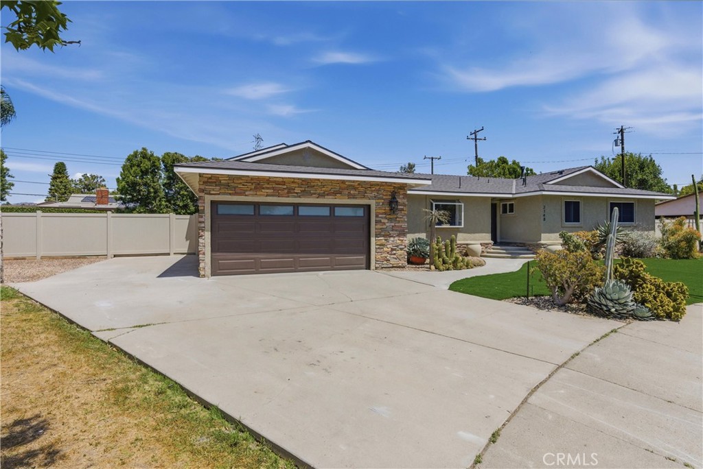 2148 E Onyx