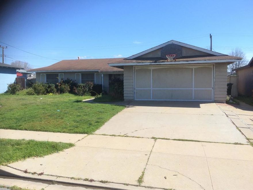 4br/2ba North Salinas home with nice sized living room with fireplace. Kitchen features breakfast bar & opens to dining room. Both Living room & dining room have glass sliding doors leading to back/side yards. Home has a lot of potential and does need exterior & interior work. Current condition will not pass on an appraisal, so please only CASH OFFERS on this property.