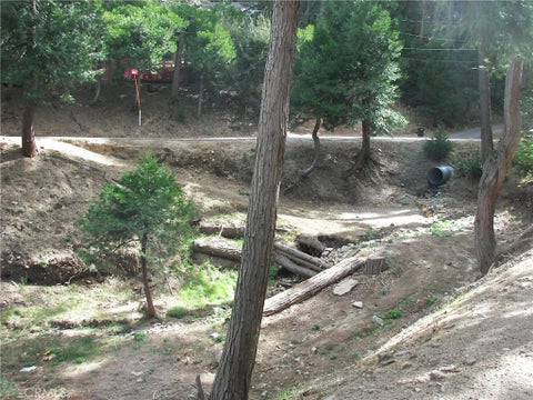 Tiny photo for 23730 Lakeview DR, Crestline, CA 92325 (MLS # IG26225510)