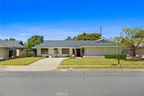Photo of 1303 W Greenhaven St, San Dimas, CA 91773 (MLS # CV26089394)