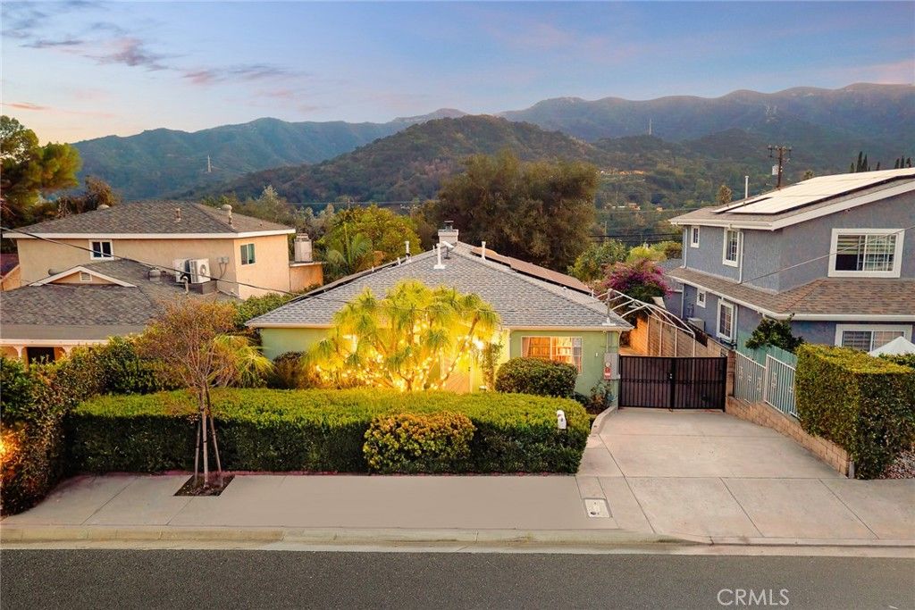 Photo of 2966 Piedmont Ave, La Crescenta, CA 91214 (MLS # GD25252936)