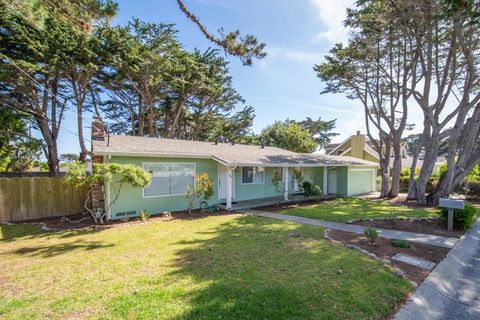 Photo of 1136 Del Monte Boulevard, Pacific Grove, CA 93950 (MLS # ML82044944)