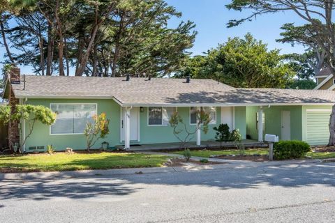 Photo of 1136 Del Monte Boulevard, Pacific Grove, CA 93950 (MLS # ML82044944)