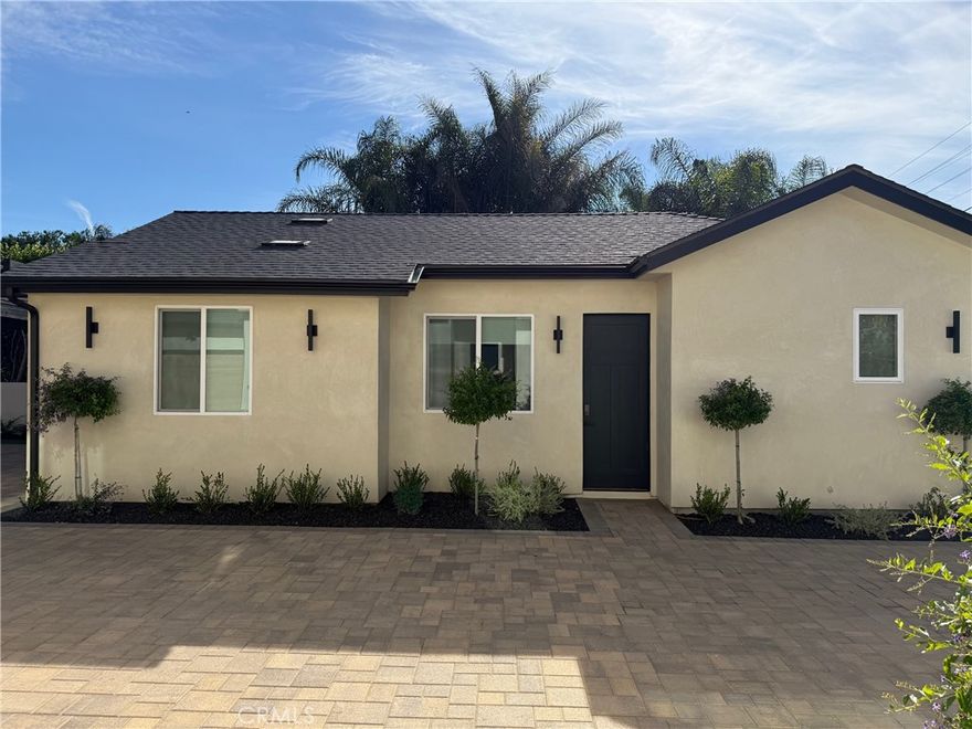 Brand new construction located in prime Northridge location is 2 beds 1 full bath house with all top of the line amenities including chefs kitchen with tall new white cabinets and stainless steel appliances, quartz countertops, hardwood floors, tall ceilings, complete closets, walk in laundry room,   gated community  with nice backyard and carport. located near fwy entrances and shopping centers, a must see property. contact agent for showings.