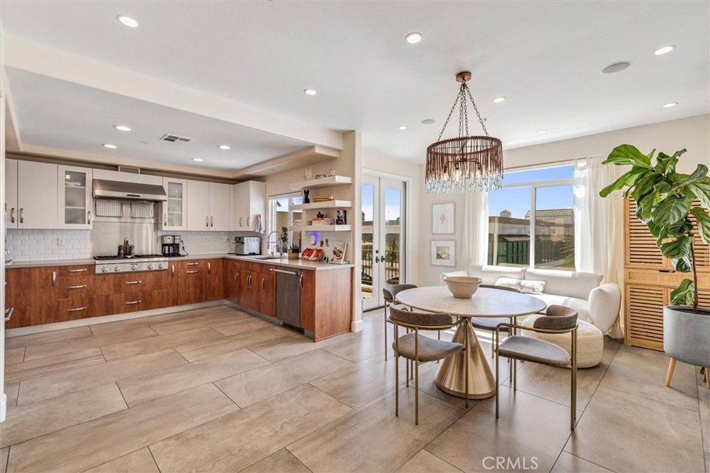 Photo of 308 5th Street, Huntington Beach, CA 92648 (MLS # OC25215575)