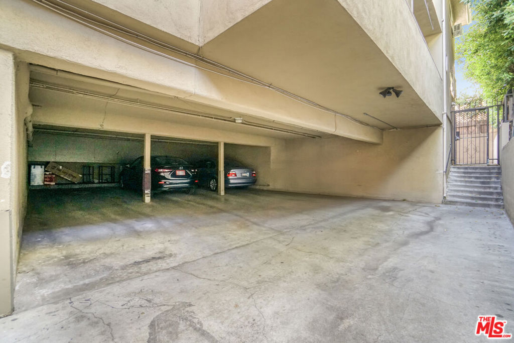 525 N Sweetzer Avenue