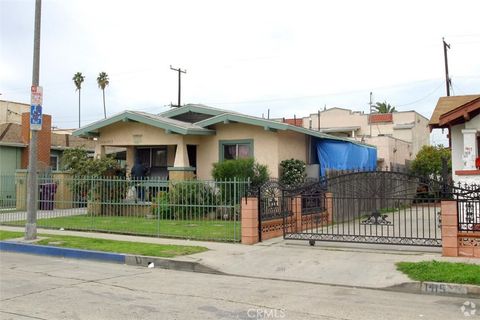 Photo of 1403 Lemon Avenue, Long Beach, CA 90813 (MLS # SR25121571) Photo of 1403 Lemon Avenue, Long Beach, CA 90813 (MLS # SR25121571)