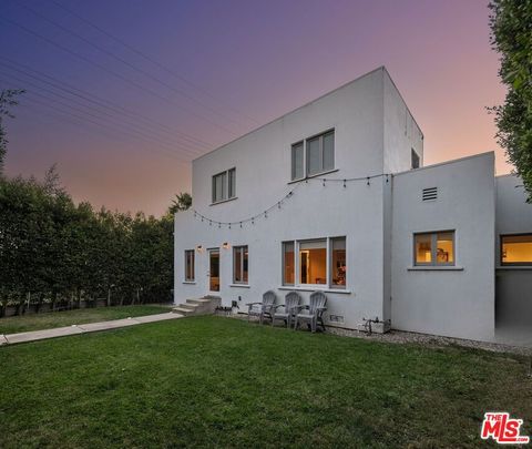 Photo of 803 N Curson Avenue, Los Angeles, CA 90046 (MLS # 26644139)