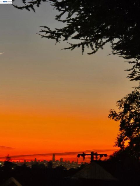 Photo of 15 Sequoyah View Ct, Oakland, CA 94605 (MLS # 41128040)