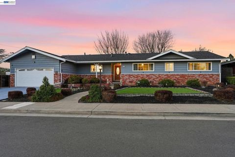 Photo of 15 Sequoyah View Ct, Oakland, CA 94605 (MLS # 41128040)