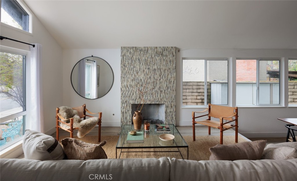 23821 Avenida Columbia