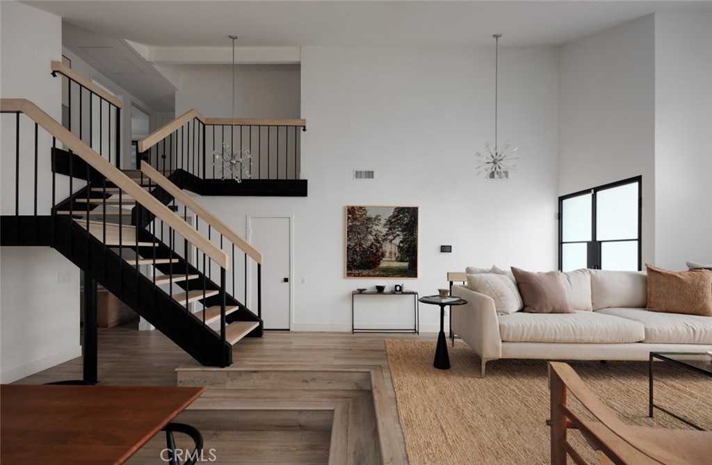 23821 Avenida Columbia