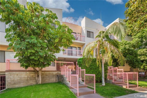 Photo of 345 N Jackson St #106, Glendale, CA 91206 (MLS # SR26166713)