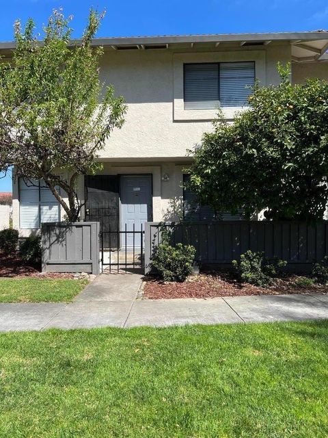 Photo of 205 Kenbrook Circle, San Jose, CA 95111 (MLS # ML82038270)
