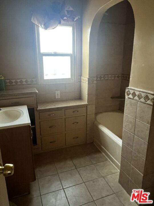 1429 W 94th Place