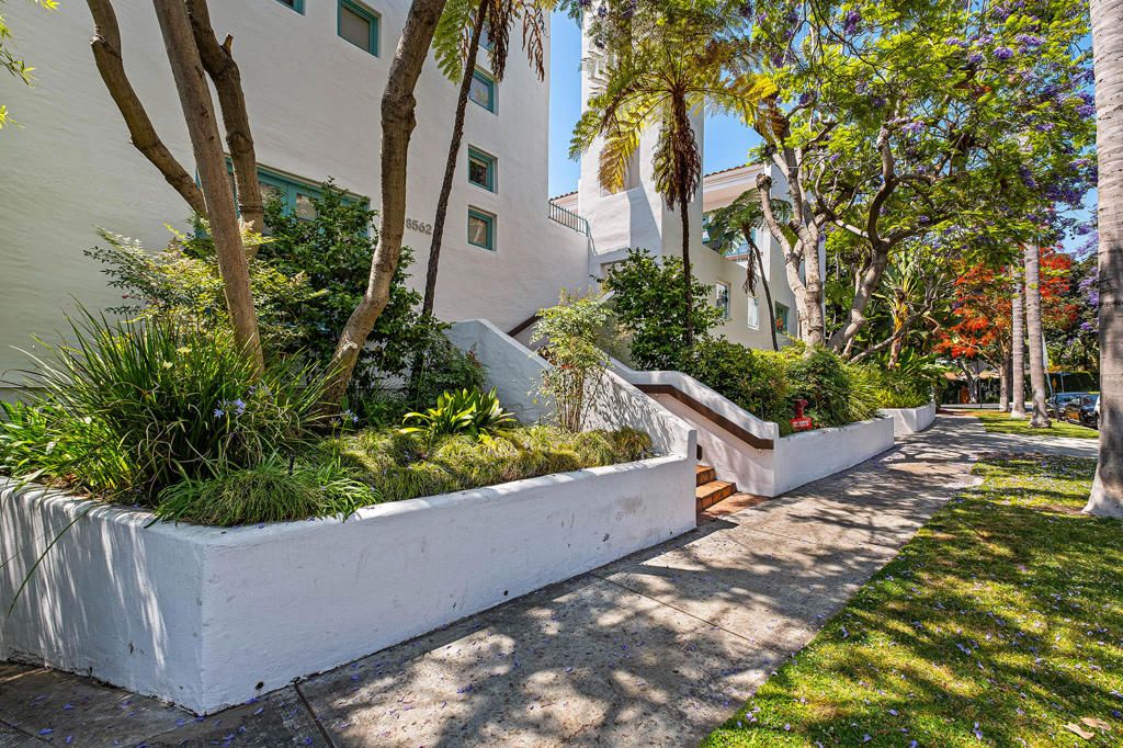 Photo of 8562 W West Knoll Drive #10, West Hollywood, CA 90069 (MLS # 219120536PS)