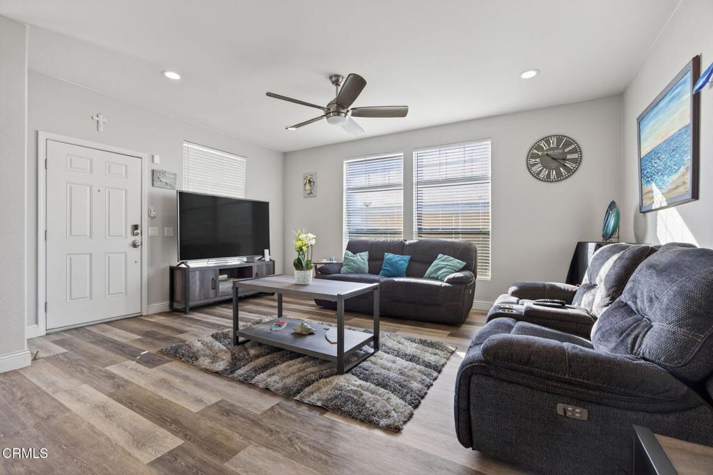 Imperial Oxnard MHP - 037004 - Manufactured In Park