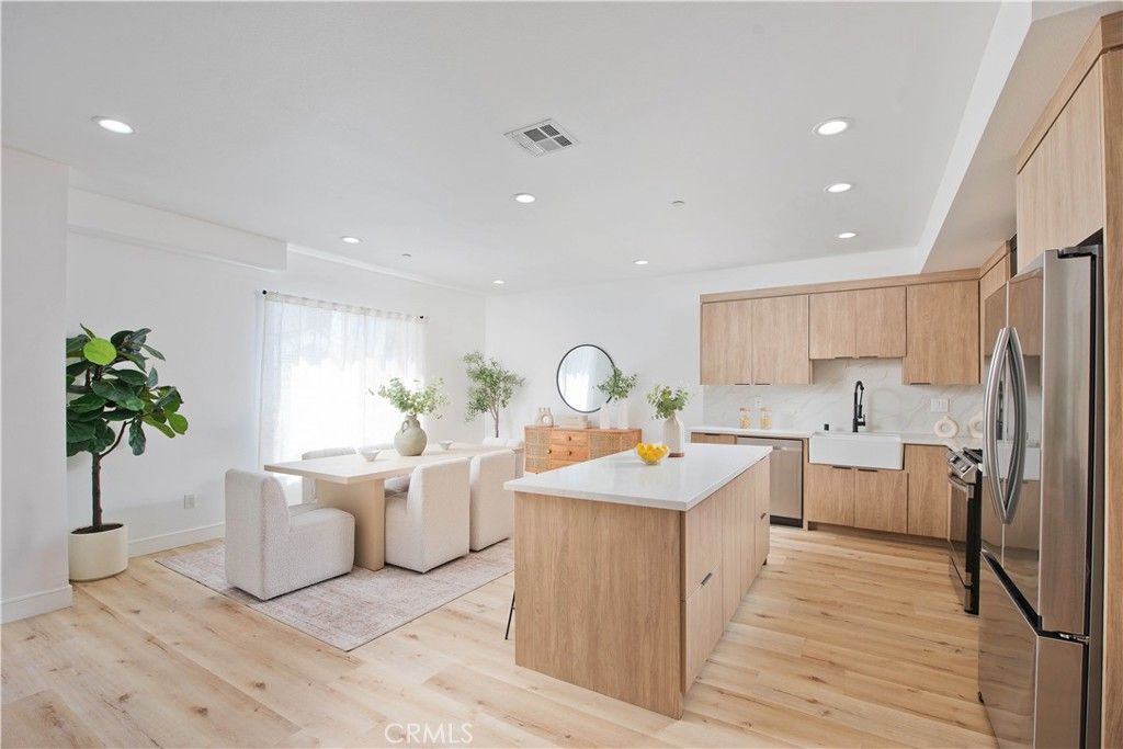 Photo of 542 N Serrano Avenue, Los Angeles, CA 90004 (MLS # SR26082785)