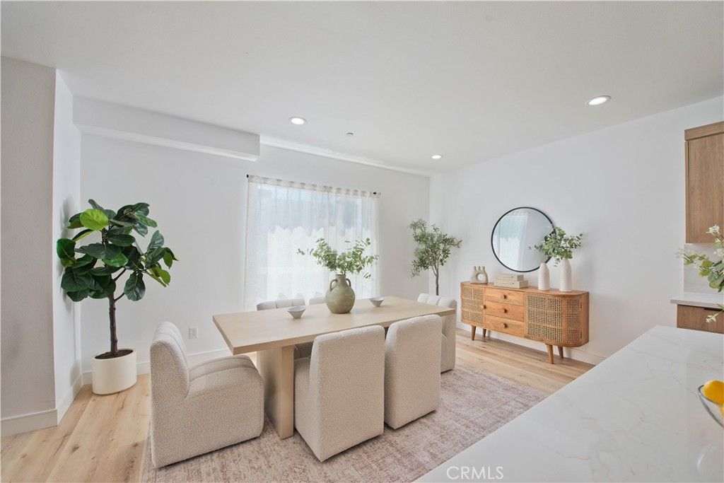 Photo of 542 N Serrano Avenue, Los Angeles, CA 90004 (MLS # SR26082785)