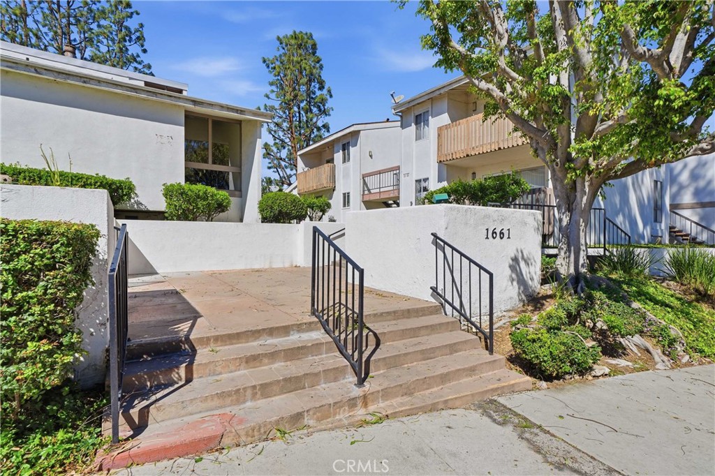 1661 Neil Armstrong 231