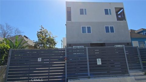 Photo of 2250 W 14th St, Los Angeles, CA 90006 (MLS # AR26047645)
