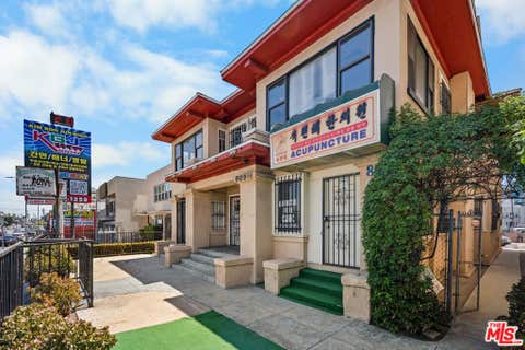 Photo of 811 S Vermont Avenue, Los Angeles, CA 90005 (MLS # 26851853)